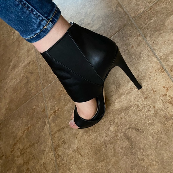 Gorgeous Leather heels shoes ๐ - Picture 4 of 13